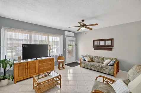 800 SW 10th Terrace Hallandale Beach FL 33009
