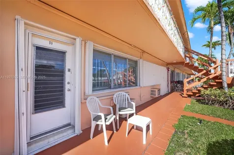 800 SW 10th Terrace Hallandale Beach FL 33009