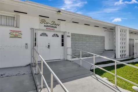 800 SW 10th Terrace Hallandale Beach FL 33009