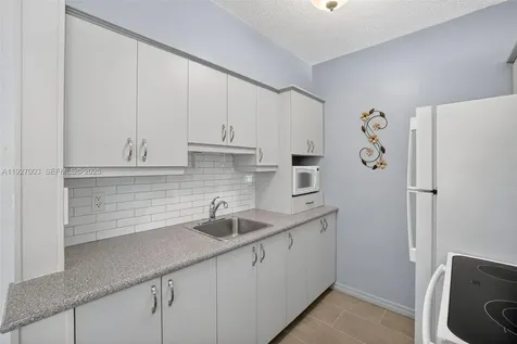 800 SW 10th Terrace Hallandale Beach FL 33009