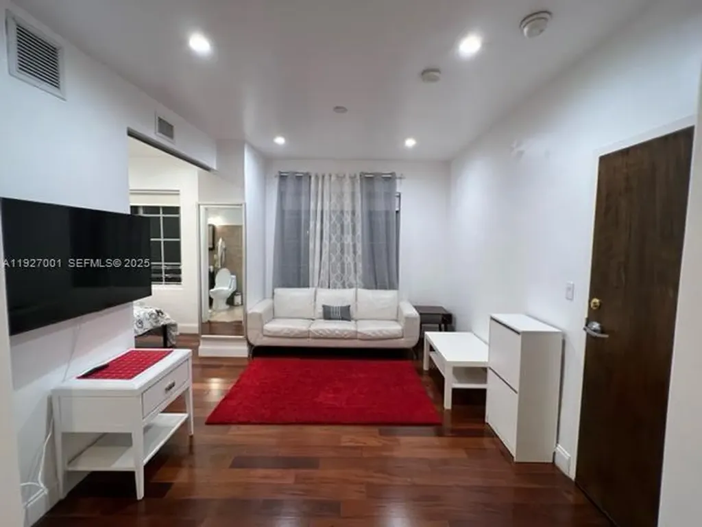 526 15 Street Miami Beach FL 33139