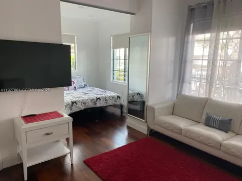 526 15 Street Miami Beach FL 33139