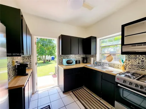 1872 SW 9th Street Miami FL 33135