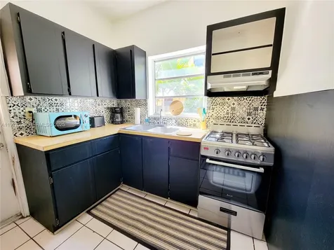 1872 SW 9th Street Miami FL 33135