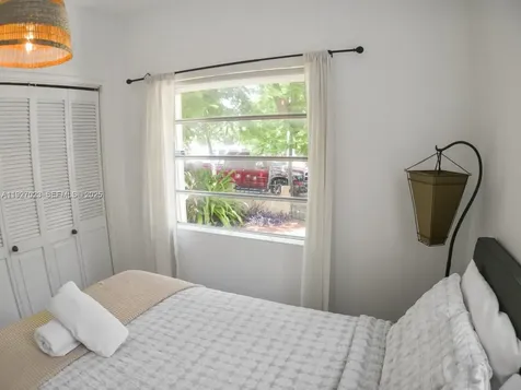 1872 SW 9th Street Miami FL 33135