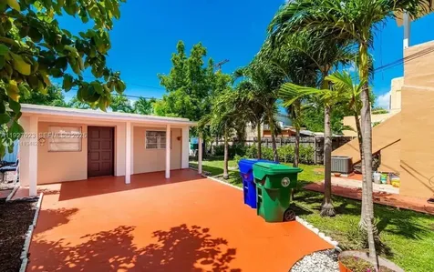 1872 SW 9th Street Miami FL 33135