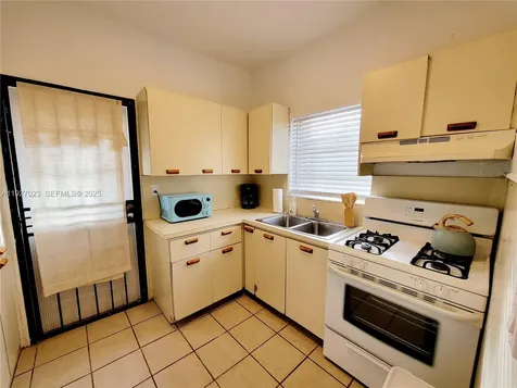 1872 SW 9th Street Miami FL 33135