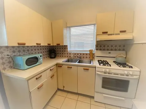1872 SW 9th Street Miami FL 33135
