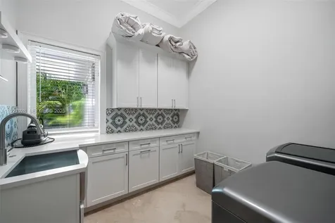 6890 SW 94th Street Pinecrest FL 33156