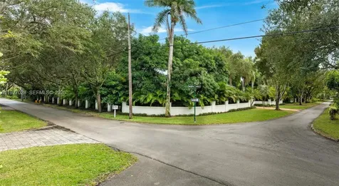 6890 SW 94th Street Pinecrest FL 33156