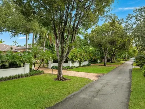 6890 SW 94th Street Pinecrest FL 33156