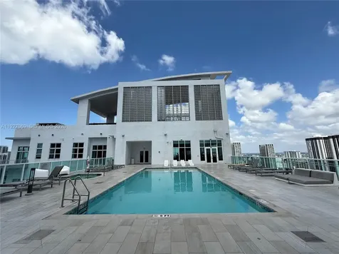 133 NE 2nd Avenue Miami FL 33132