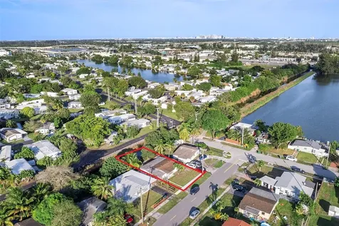 5511 SW 36th Court Davie FL 33314