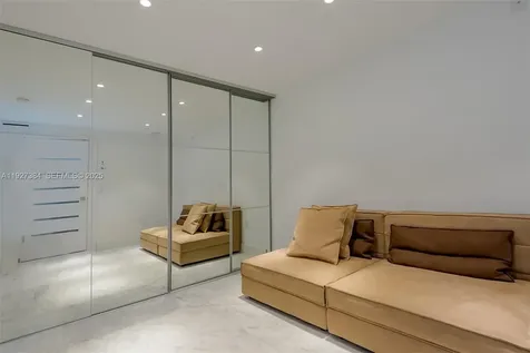 6423 Collins Avenue Miami Beach FL 33141