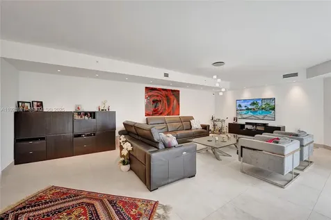 21200 Point Place Aventura FL 33180