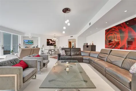 21200 Point Place Aventura FL 33180