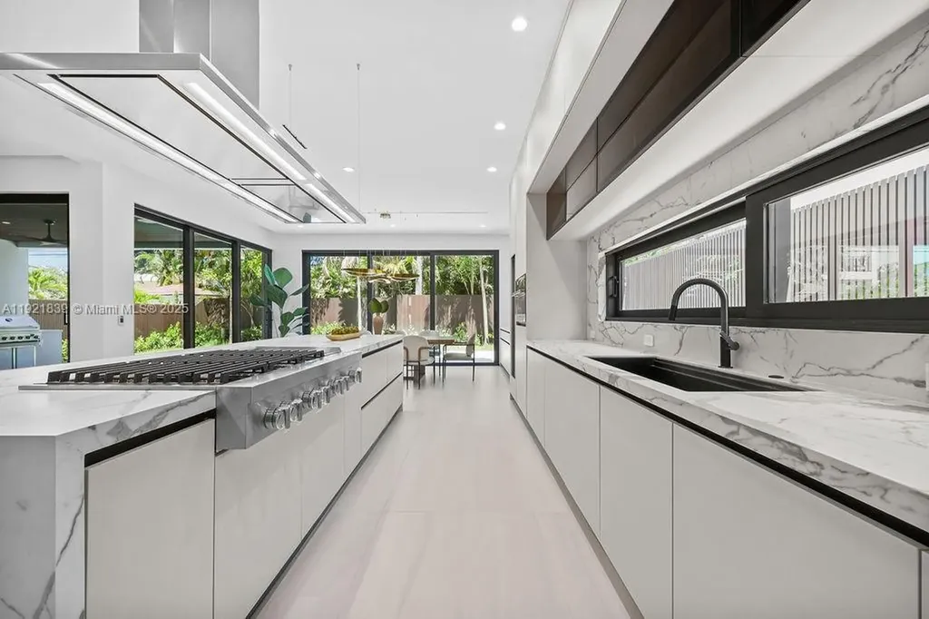 618 NE 17th Way Fort Lauderdale FL 33304