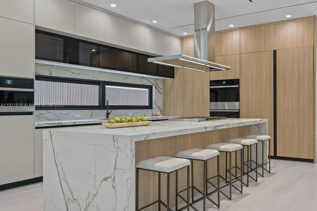 618 NE 17th Way Fort Lauderdale FL 33304