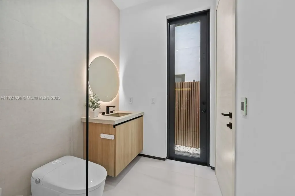 618 NE 17th Way Fort Lauderdale FL 33304