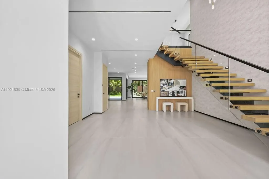 618 NE 17th Way Fort Lauderdale FL 33304