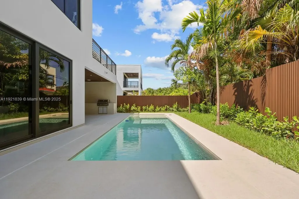 618 NE 17th Way Fort Lauderdale FL 33304