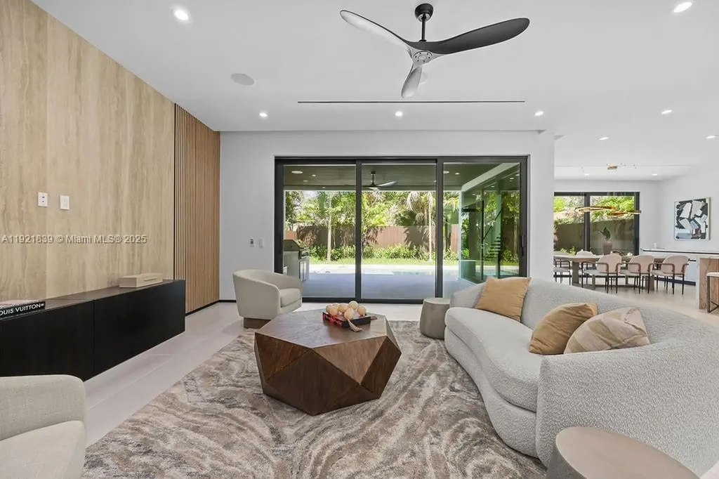 618 NE 17th Way Fort Lauderdale FL 33304