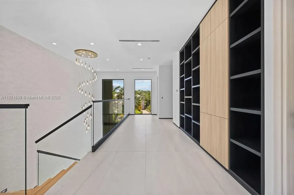 618 NE 17th Way Fort Lauderdale FL 33304