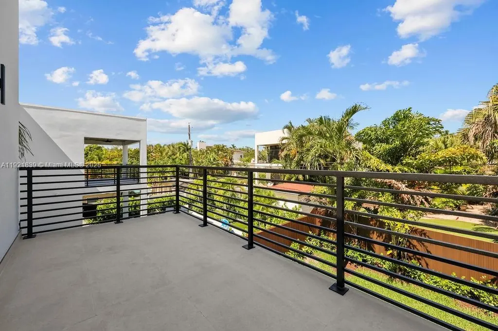 618 NE 17th Way Fort Lauderdale FL 33304