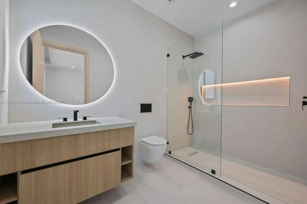 618 NE 17th Way Fort Lauderdale FL 33304