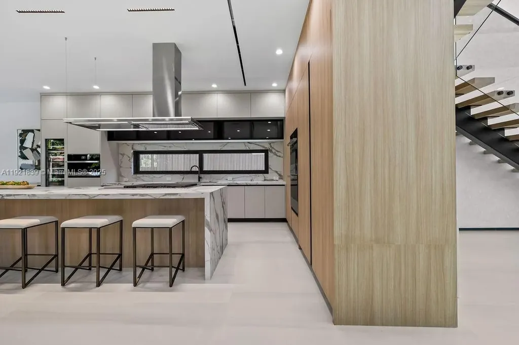 618 NE 17th Way Fort Lauderdale FL 33304