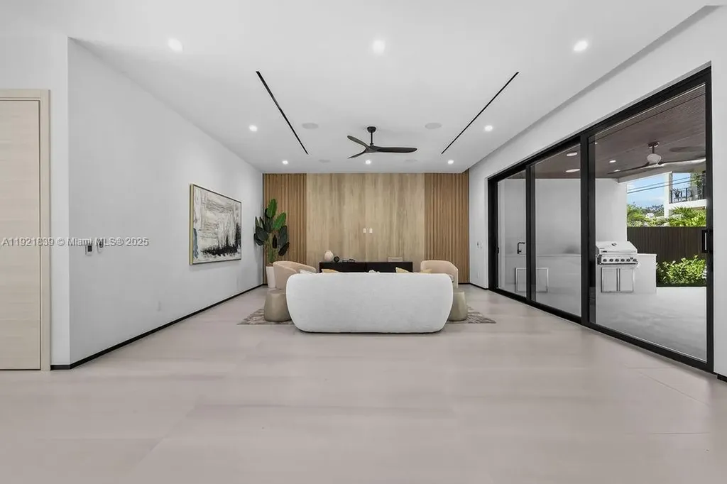 618 NE 17th Way Fort Lauderdale FL 33304