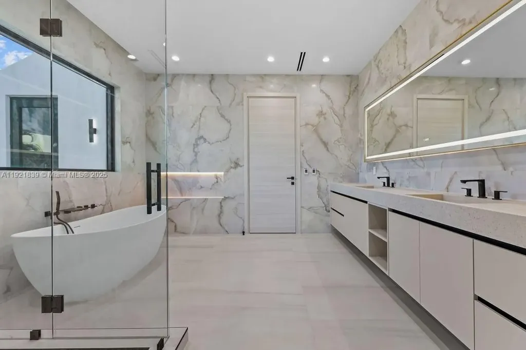 618 NE 17th Way Fort Lauderdale FL 33304