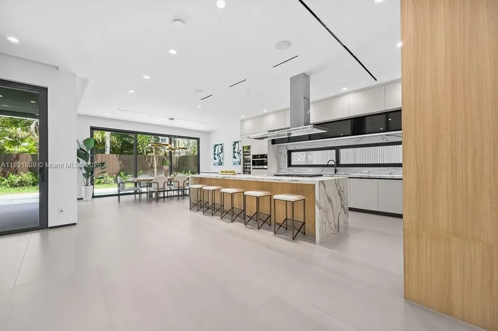 618 NE 17th Way Fort Lauderdale FL 33304