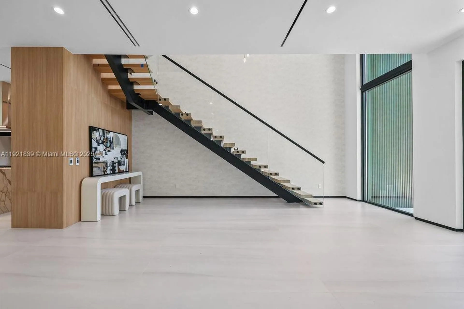 618 NE 17th Way Fort Lauderdale FL 33304