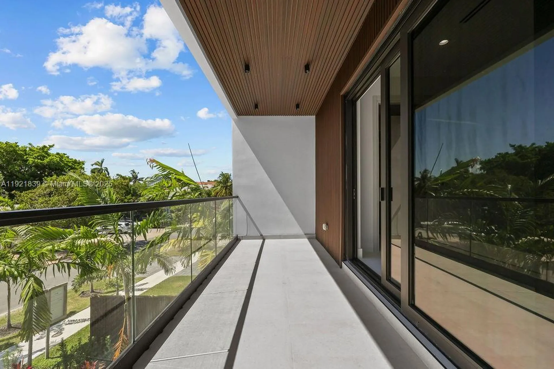 618 NE 17th Way Fort Lauderdale FL 33304