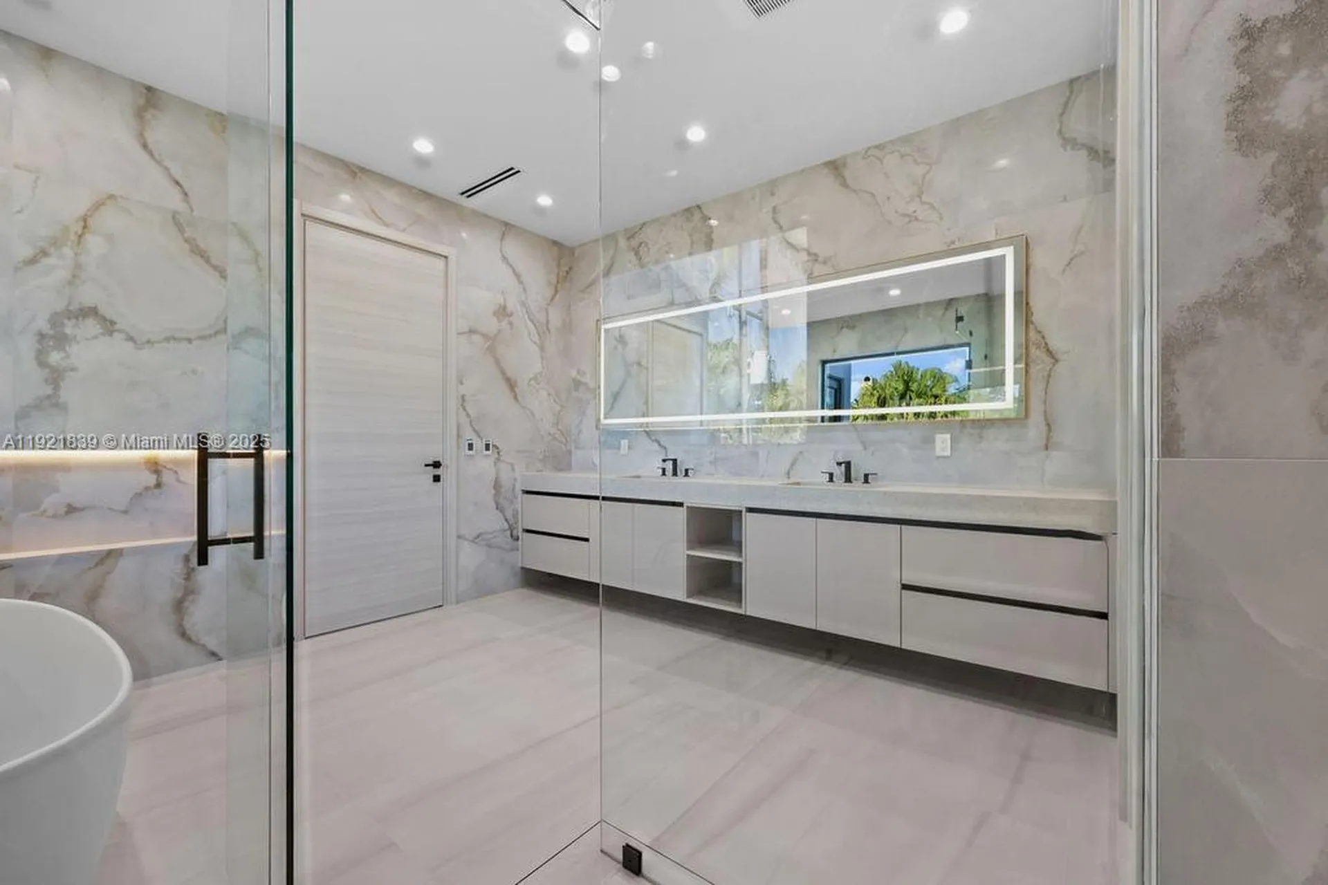 618 NE 17th Way Fort Lauderdale FL 33304