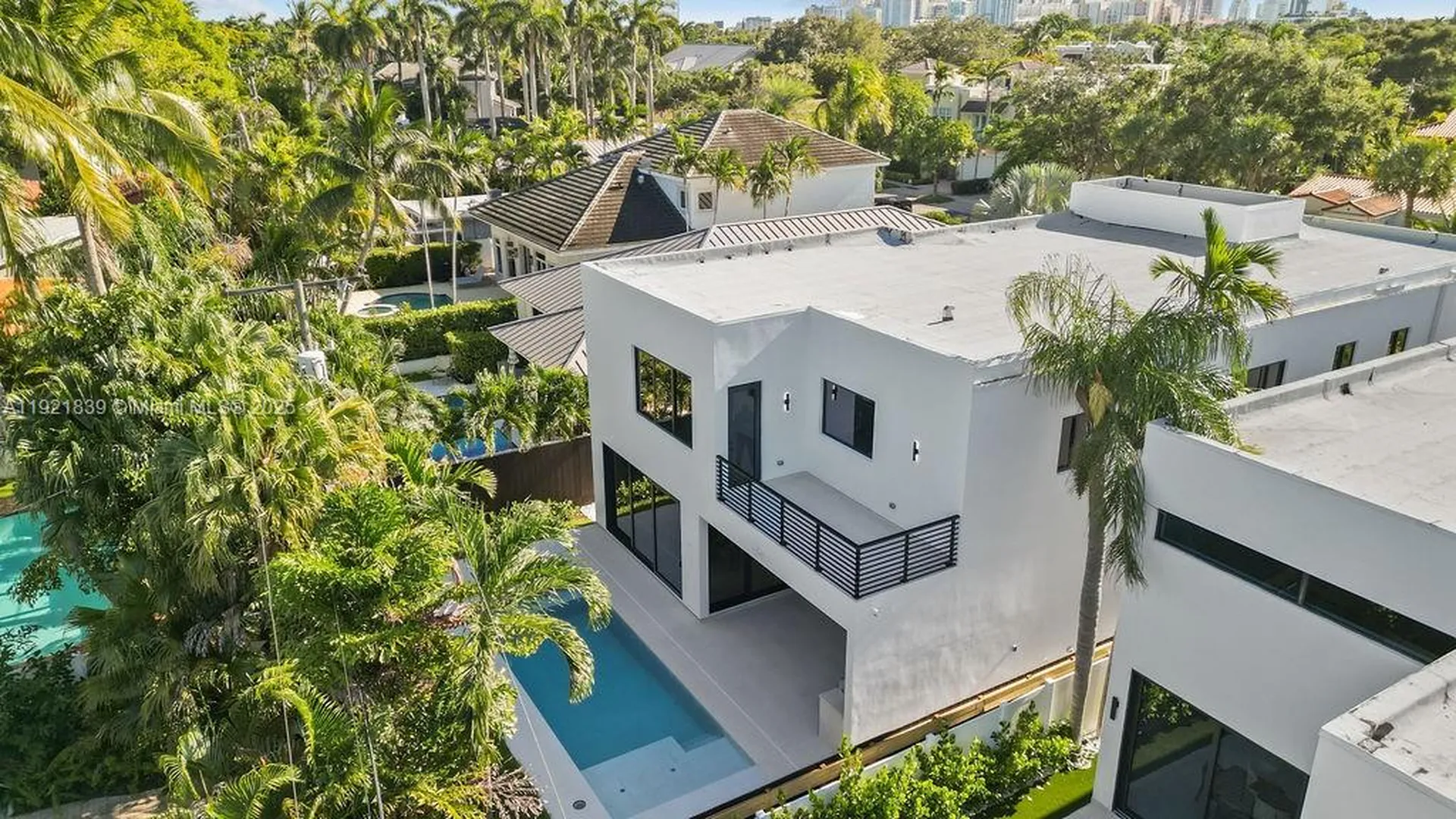 618 NE 17th Way Fort Lauderdale FL 33304