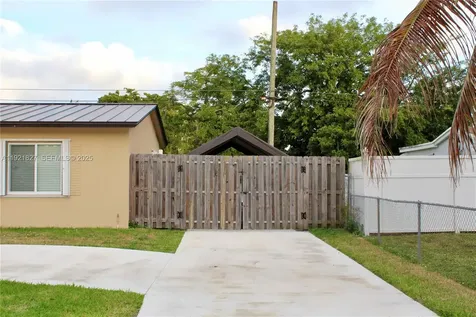 1715 N 59th Avenue Hollywood FL 33021
