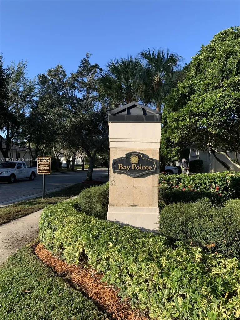 2518 Bay Pointe Court Weston FL 33327