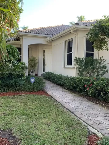 2518 Bay Pointe Court Weston FL 33327