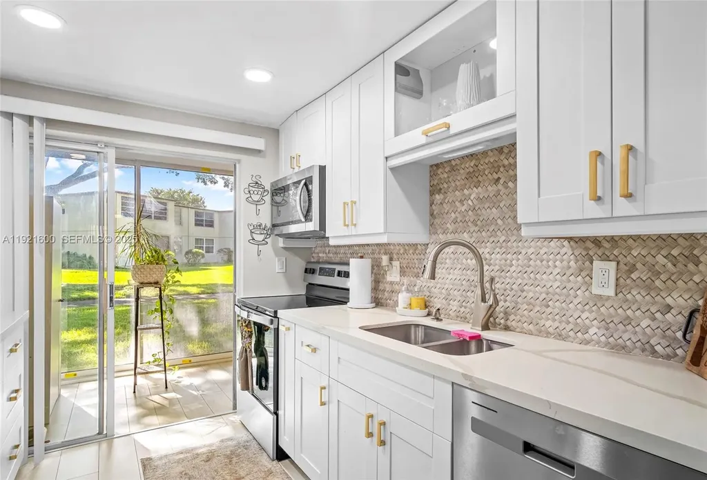 19 Abbey Lane Delray Beach FL 33446