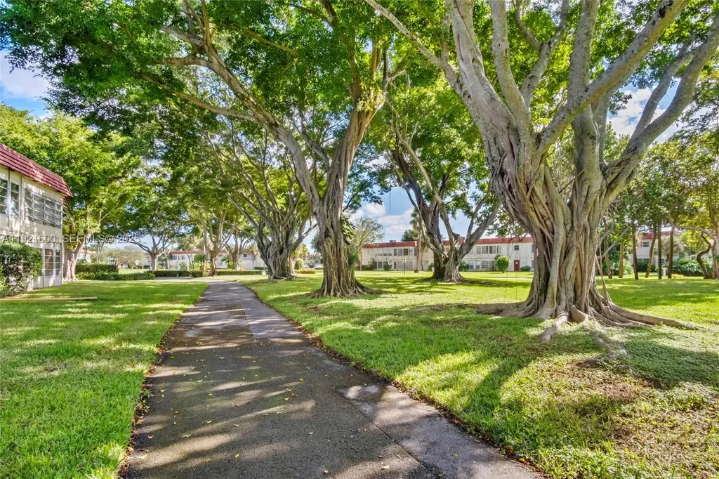 19 Abbey Lane Delray Beach FL 33446