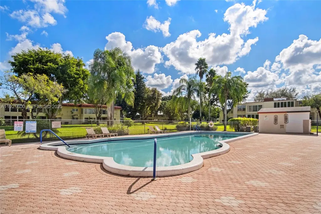 19 Abbey Lane Delray Beach FL 33446