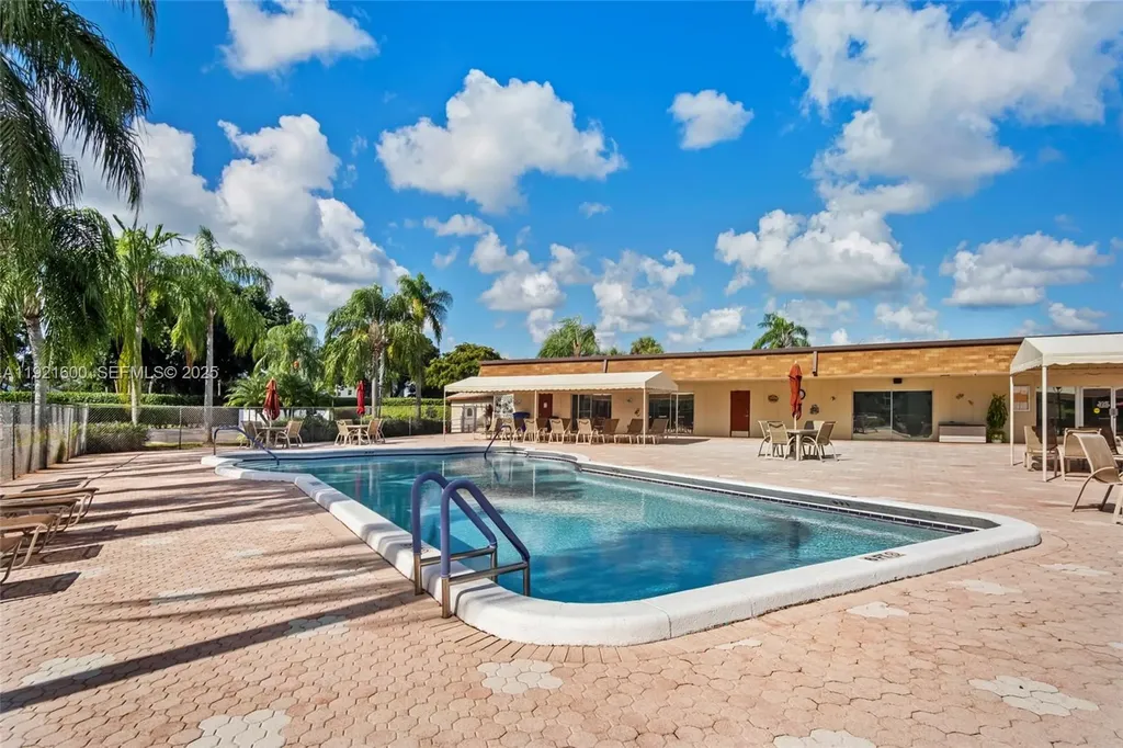 19 Abbey Lane Delray Beach FL 33446