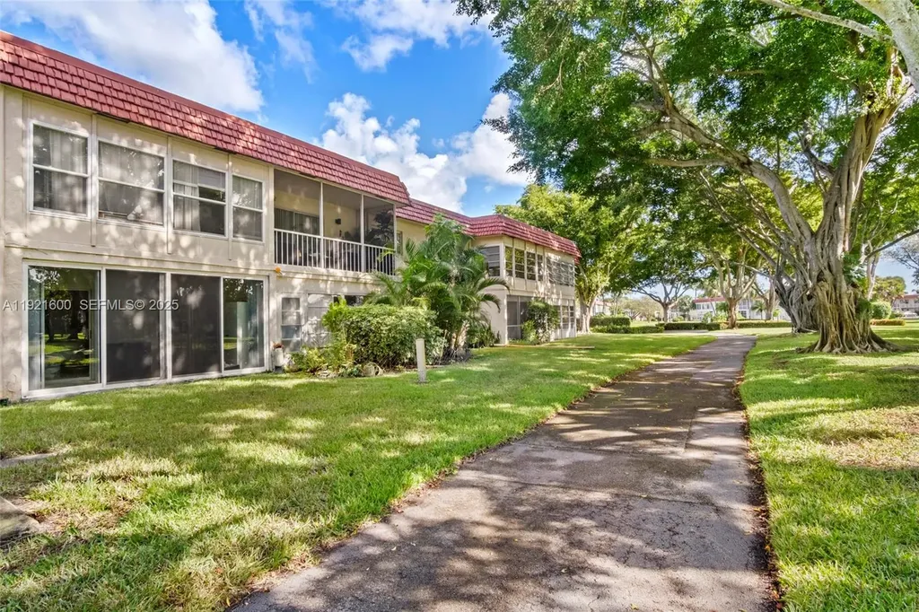 19 Abbey Lane Delray Beach FL 33446