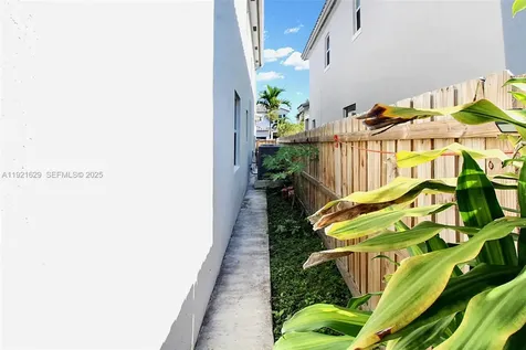 1382 SE 26th Road Homestead FL 33035