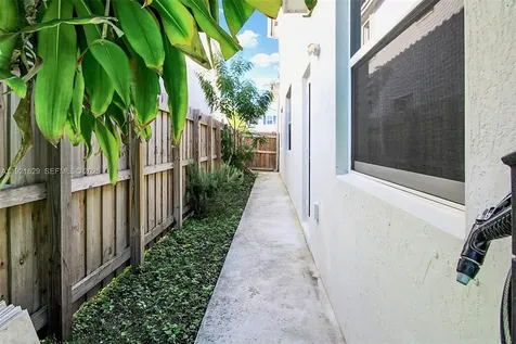 1382 SE 26th Road Homestead FL 33035