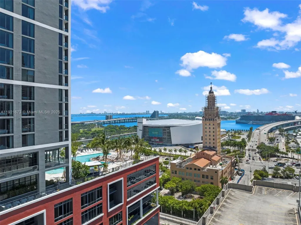 159 NE 6th Street Miami FL 33132