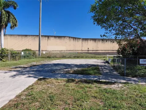 640 - 642 NW 77th Street Miami FL 33150