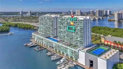 400 Sunny Isles Blvd (2 Parkings) Sunny Isles Beach FL 33160